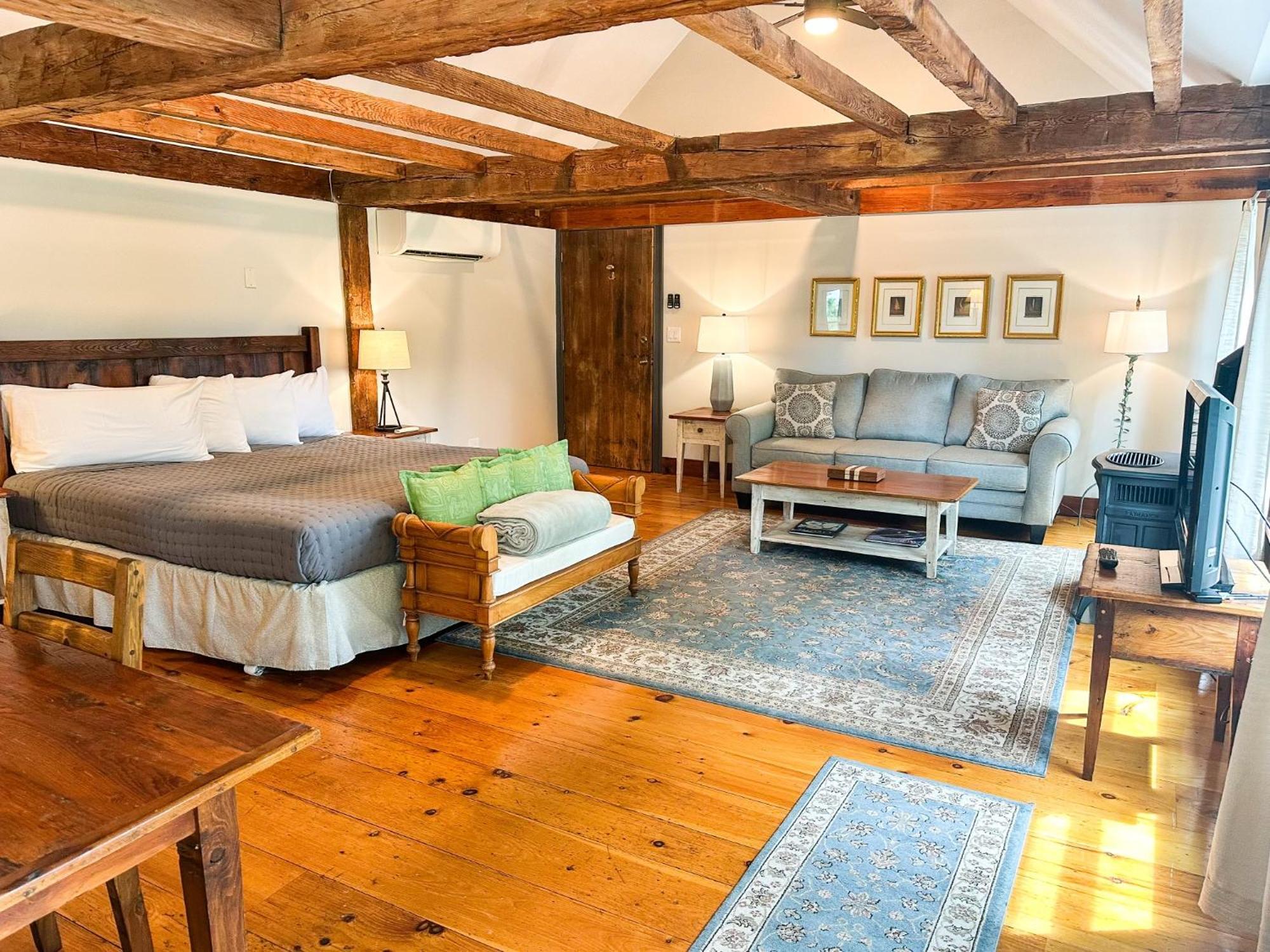 The Black Walnut Inn Амгерст Екстер'єр фото